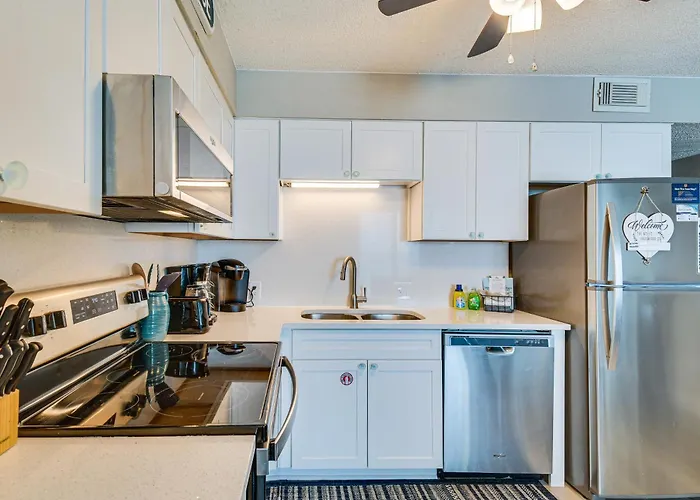 Bright Gulf Shores Beachfront Condo With Pool Access