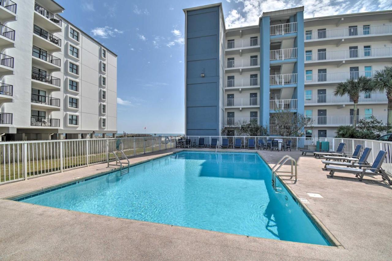 Apartment Bright Beachfront With Pool Access