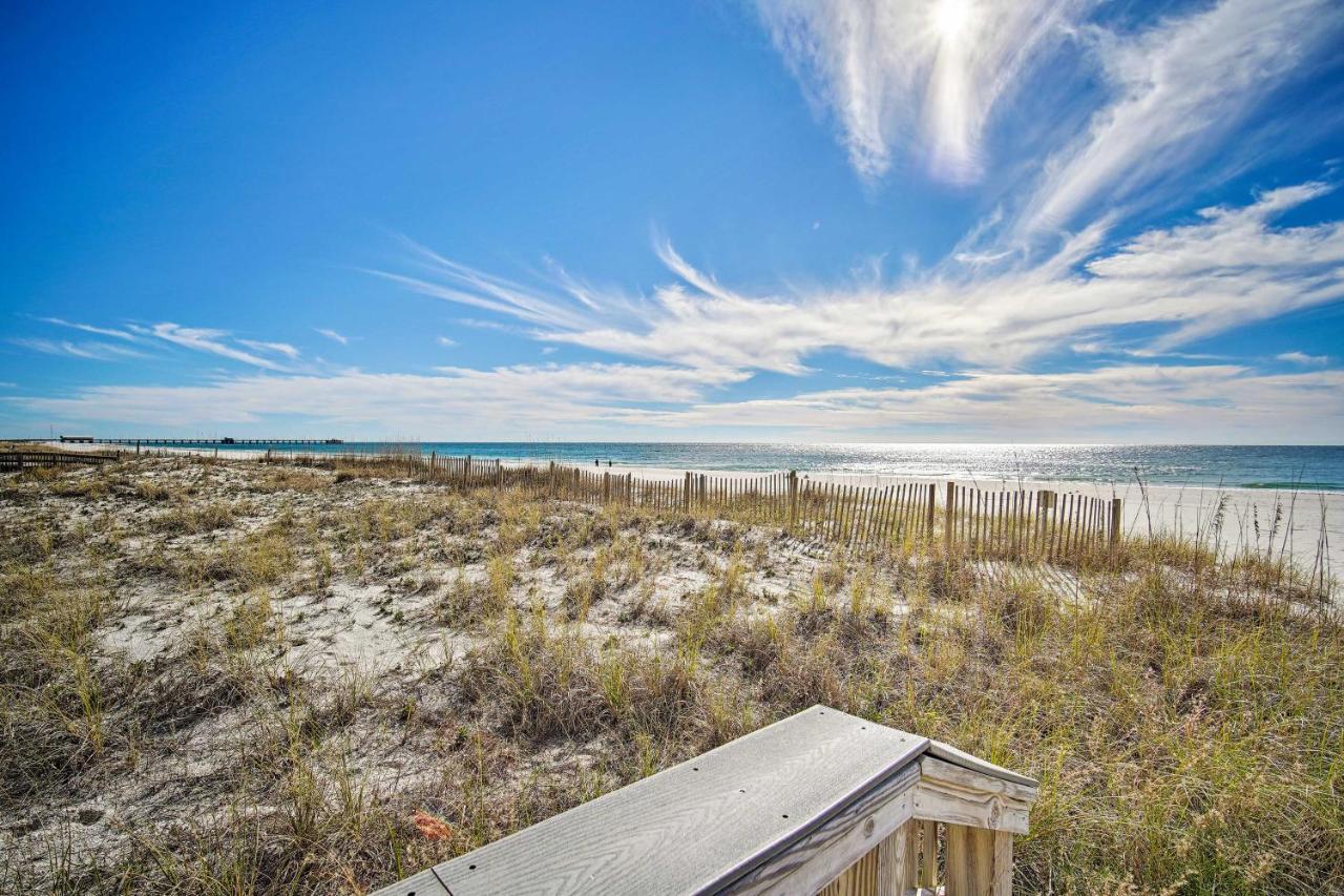 Bright Beachfront With Pool Access Apartment